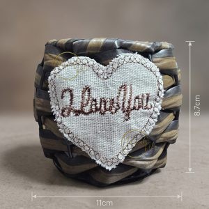 Canasta con Corazón Decorativo – 11 × 8,7 cm