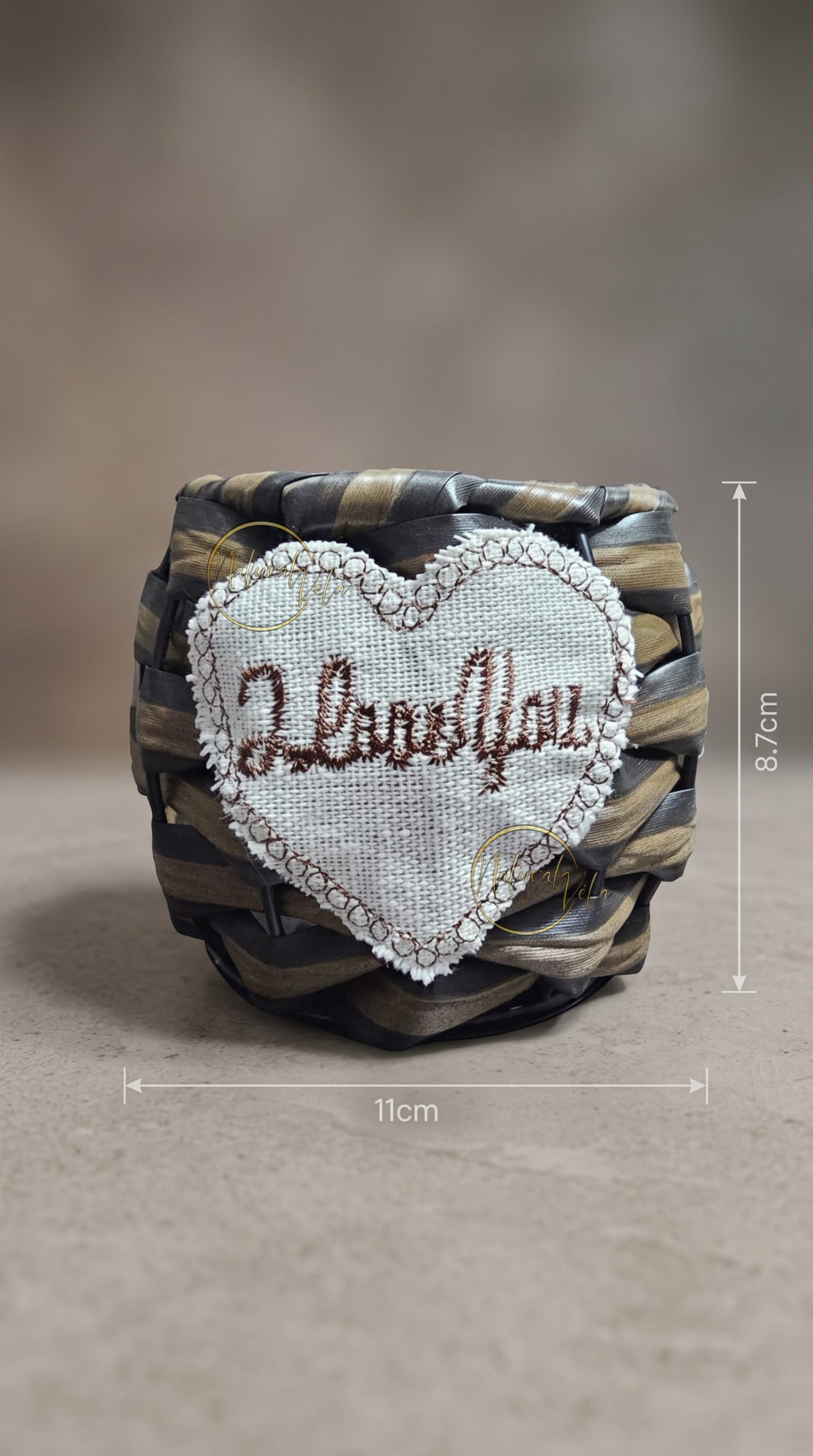 Canasta con Corazón Decorativo – 11 × 8,7 cm