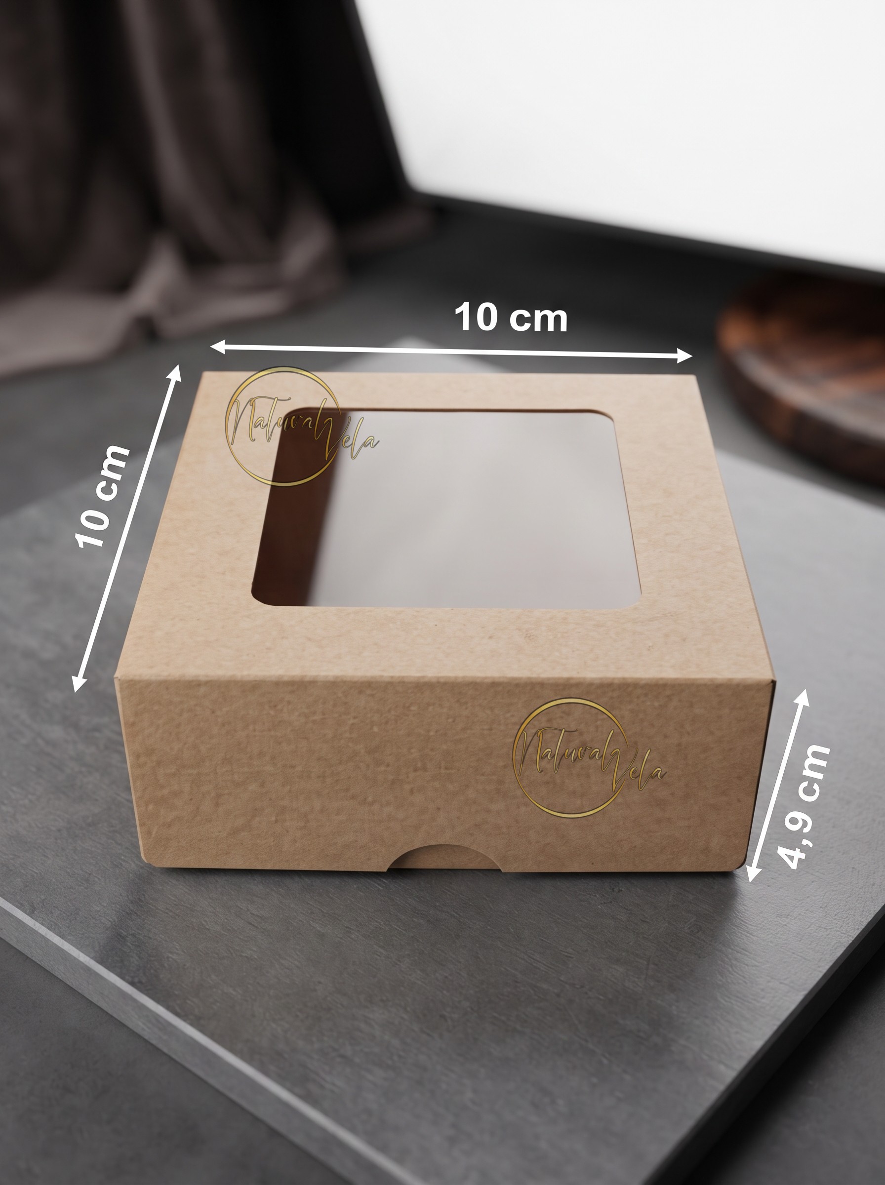 Caja cuadrada con ventana mediana CC005